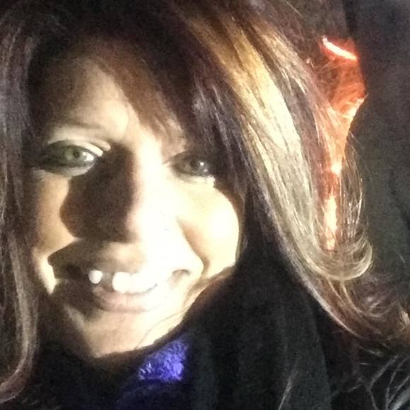 Meet your Posher, Debra - Picture 1 of 1